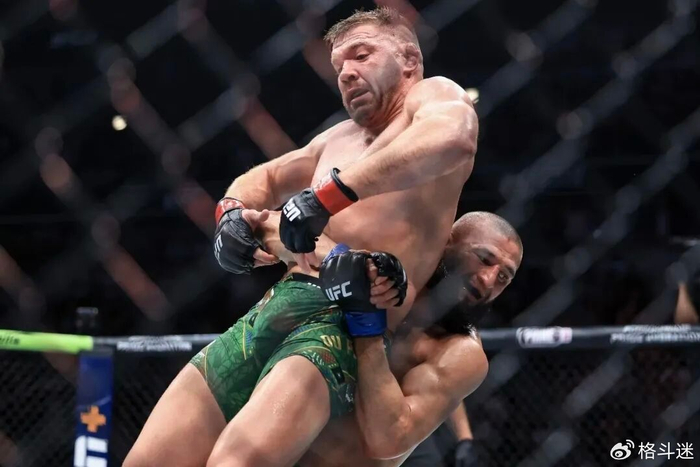 九游体育官网-奇马耶夫击倒朗特里！悬赏重金求虐！|UFC|凯文·加内特|训练|斯特里克兰|冠军_新浪体育_新浪新闻