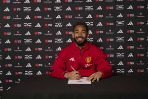 记者：库尼亚主动要求穿曼联10号，他愿意承担这个号码带来的压力