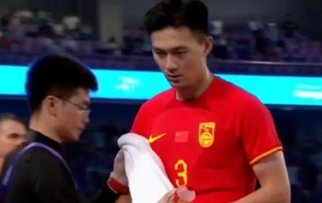 九游体育官网-亚运男足时隔17年杀入8强 蒋圣龙意外染红造难题