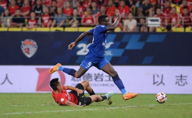 九游体育官网-【中超】阿齐兹破门邓涵文染红 蓉城0比1三镇遭连败